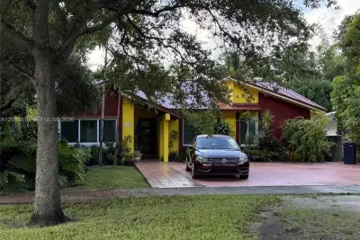 400 Oriole Ave, Miami Springs: photo 1 of 2