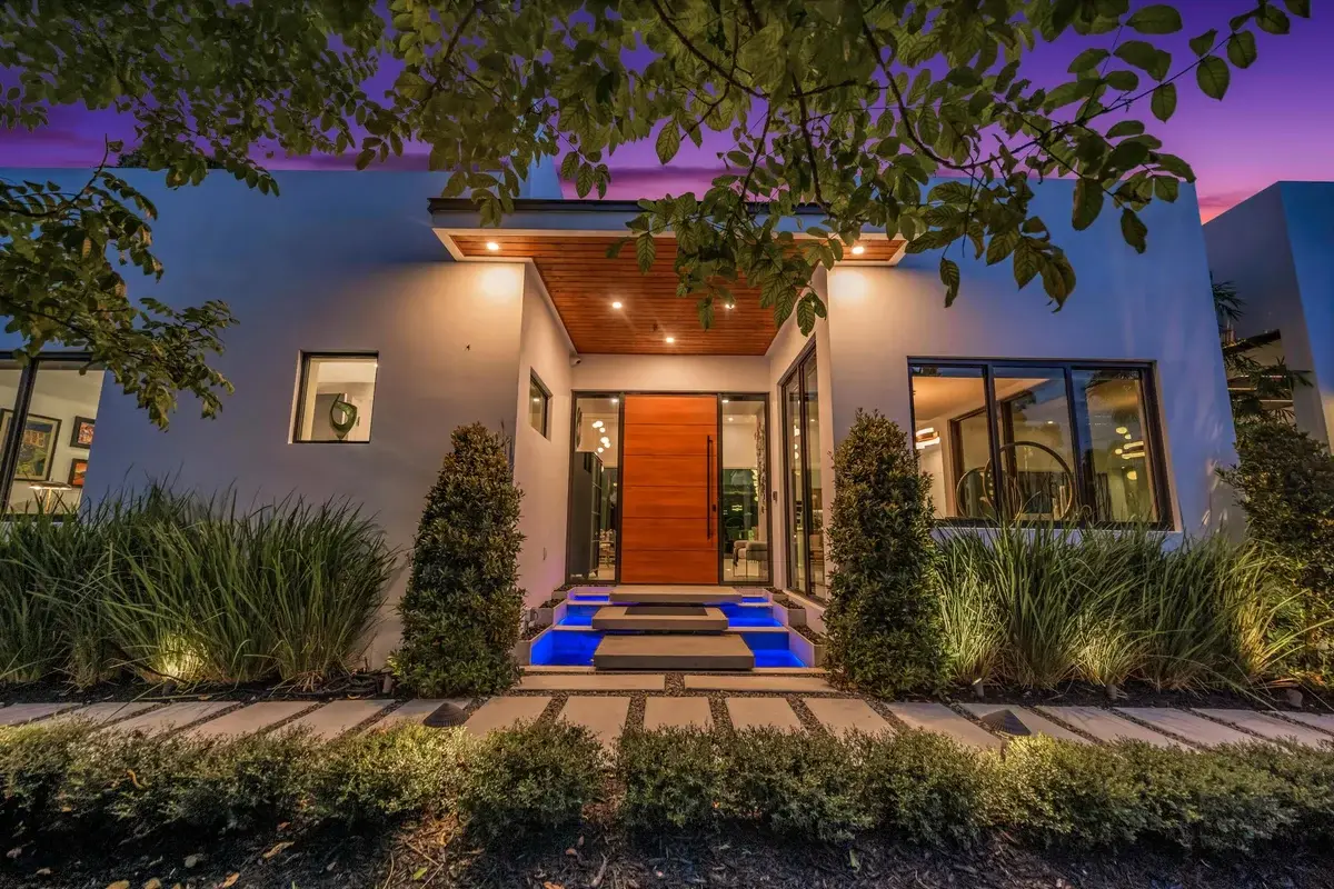 215 NE 28th Ct, Wilton Manors: photo 1 of 51