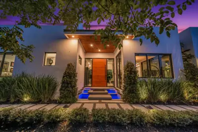 215 NE 28th Ct, Wilton Manors: photo 1 of 51