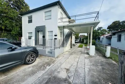 850 SW 5th St #2, Miami: photo 1 of 11