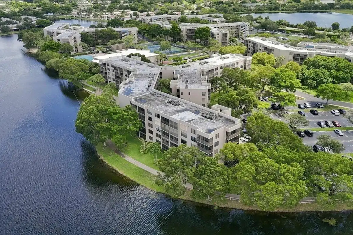 1100 Colony Point Cir #121, Pembroke Pines: photo 1 of 41
