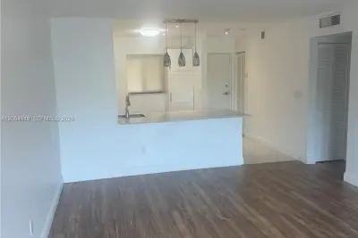 7810 Camino Real #i-306, Miami: photo 1 of 5