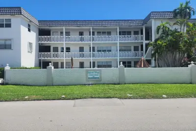 6200 NE 22nd Way #106, Fort Lauderdale: photo 1 of 7