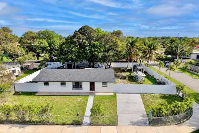 3354 NW 181st St, Miami Gardens: photo 1 of 26