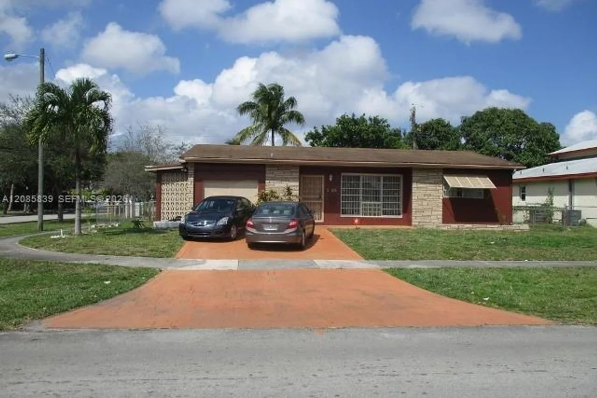 205 NE 175th St, North Miami Beach: photo 1 of 14