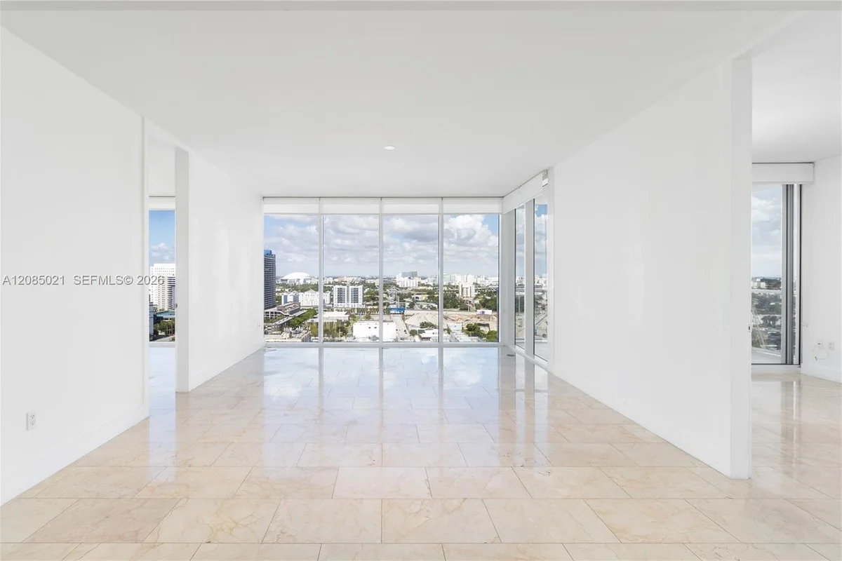 1040 Biscayne Blvd #1806, Miami: photo 1 of 45