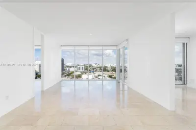 1040 Biscayne Blvd #1806, Miami: photo 1 of 45