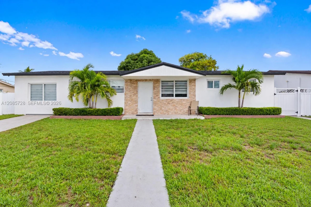 19900 SW 114th Ave, Miami: photo 1 of 38