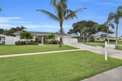 72 Willow Rd, Tequesta: photo 1 of 41