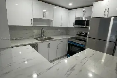 1465 NE 123rd St #412, North Miami: photo 1 of 13