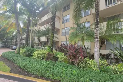 1800 Sans Souci Blvd #115, North Miami: photo 1 of 16
