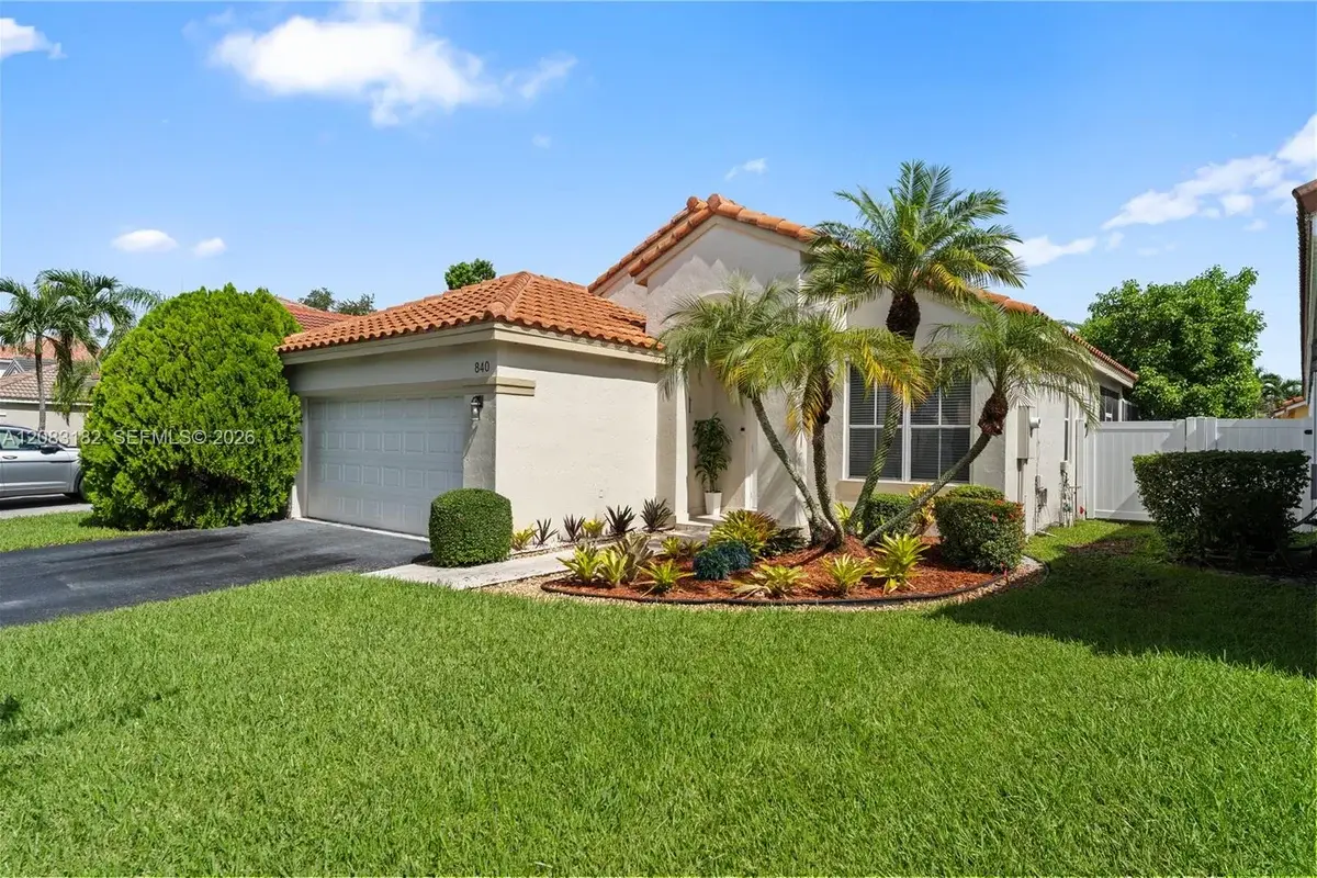 840 Falling Water Rd, Weston: photo 1 of 30