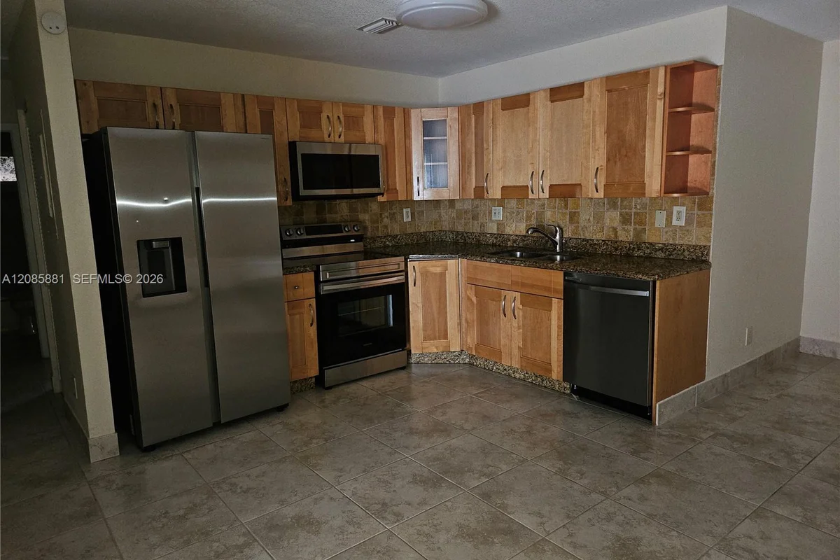 2500 NE 193rd St #2502, Miami: photo 1 of 11