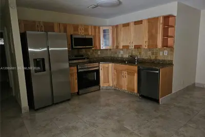 2500 NE 193rd St #2502, Miami: photo 1 of 11
