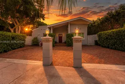3719 Sheridan Ave, Miami Beach: photo 1 of 56