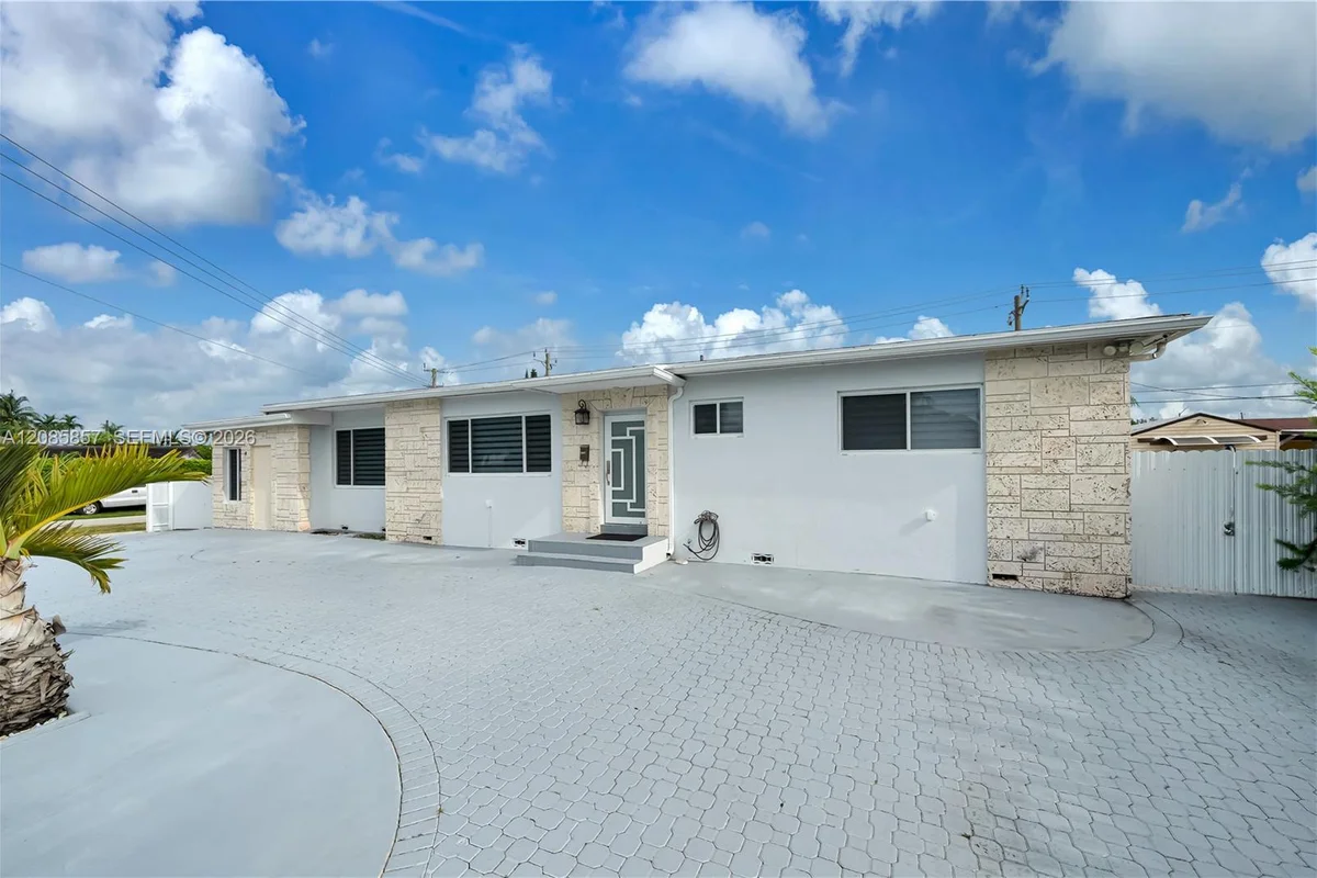 9365 SW 44th St, Miami: photo 1 of 50