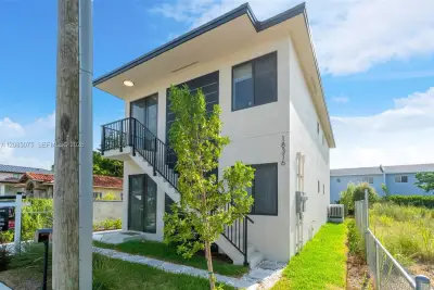 18316 SW 102 Pl, Miami: photo 1 of 41