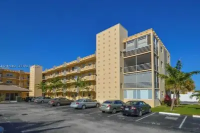 2145 Pierce St #223, Hollywood: photo 1 of 29