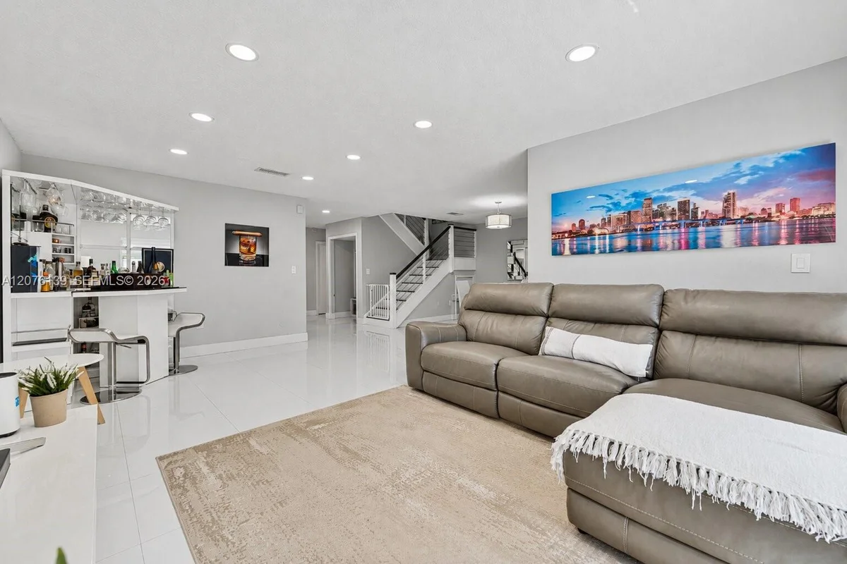 14265 SW 97th Ter, Miami: photo 1 of 48