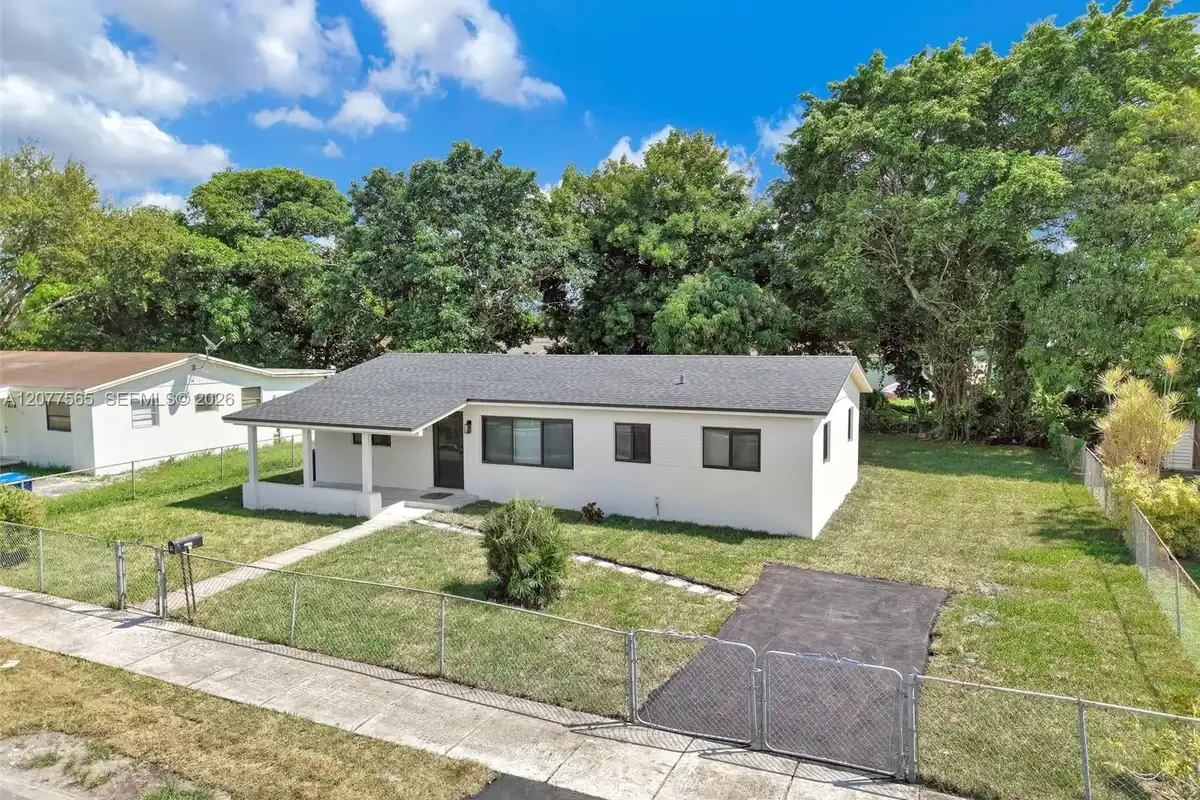 2470 NW 179th St, Miami Gardens: photo 1 of 41