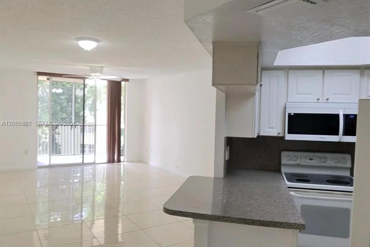8245 Lake Dr #404, Doral: photo 1 of 16