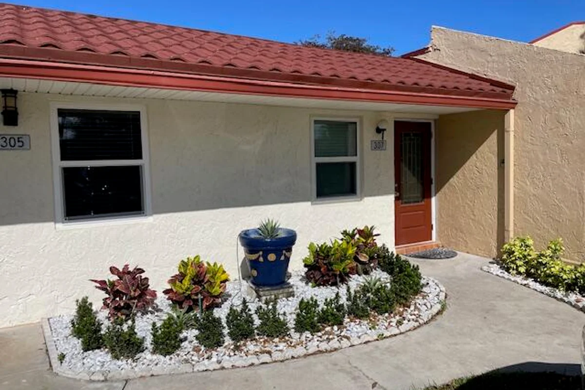 307 Lake Evelyn Dr, West Palm Beach: photo 1 of 58