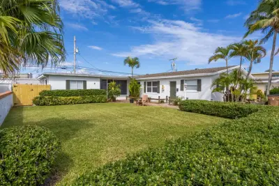 1617 SE 4th St #1, Deerfield Beach: photo 1 of 7
