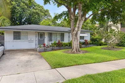 1107 NE 16th Ct, Fort Lauderdale: photo 1 of 10