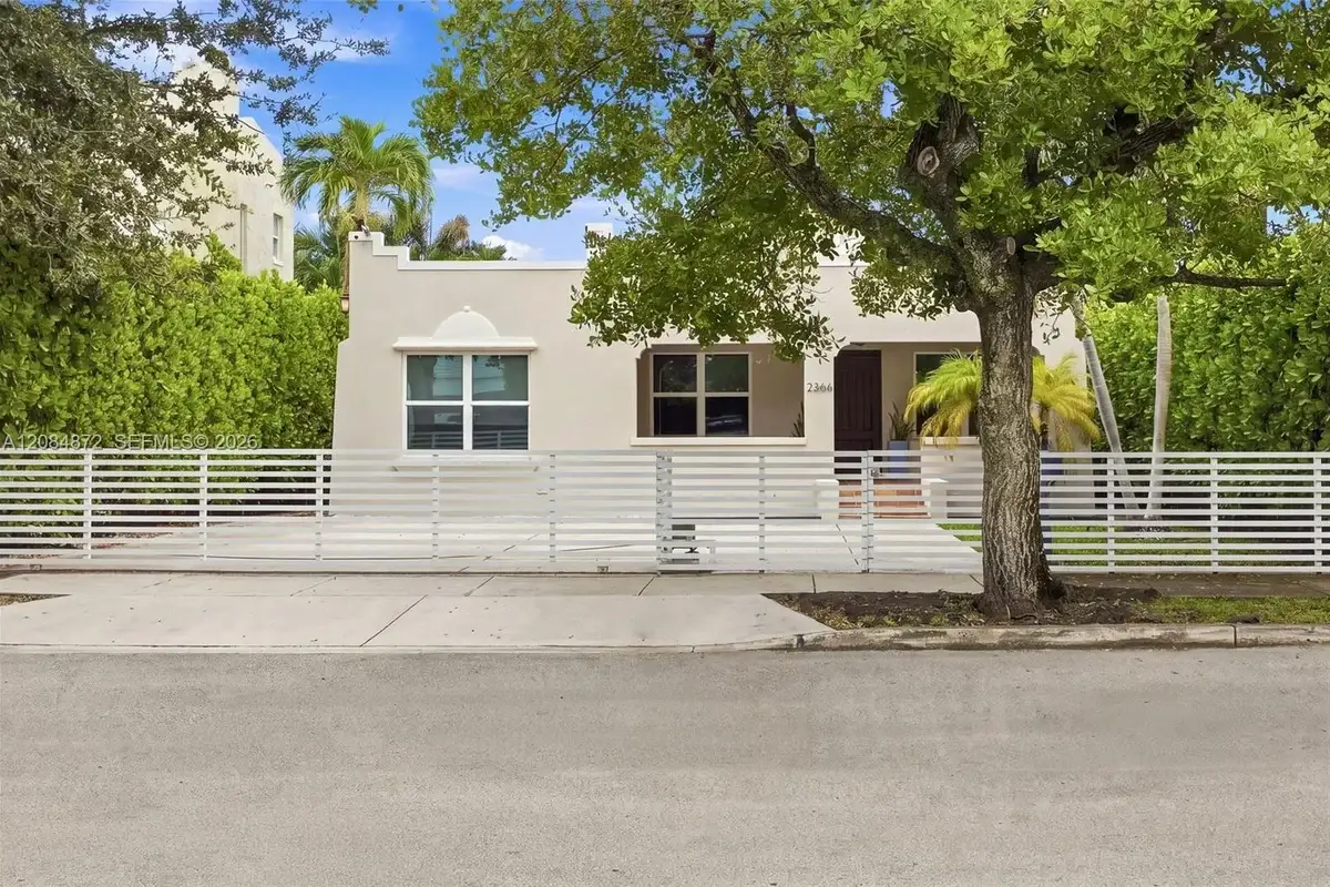 2366 SW 10th St, Miami: photo 1 of 44