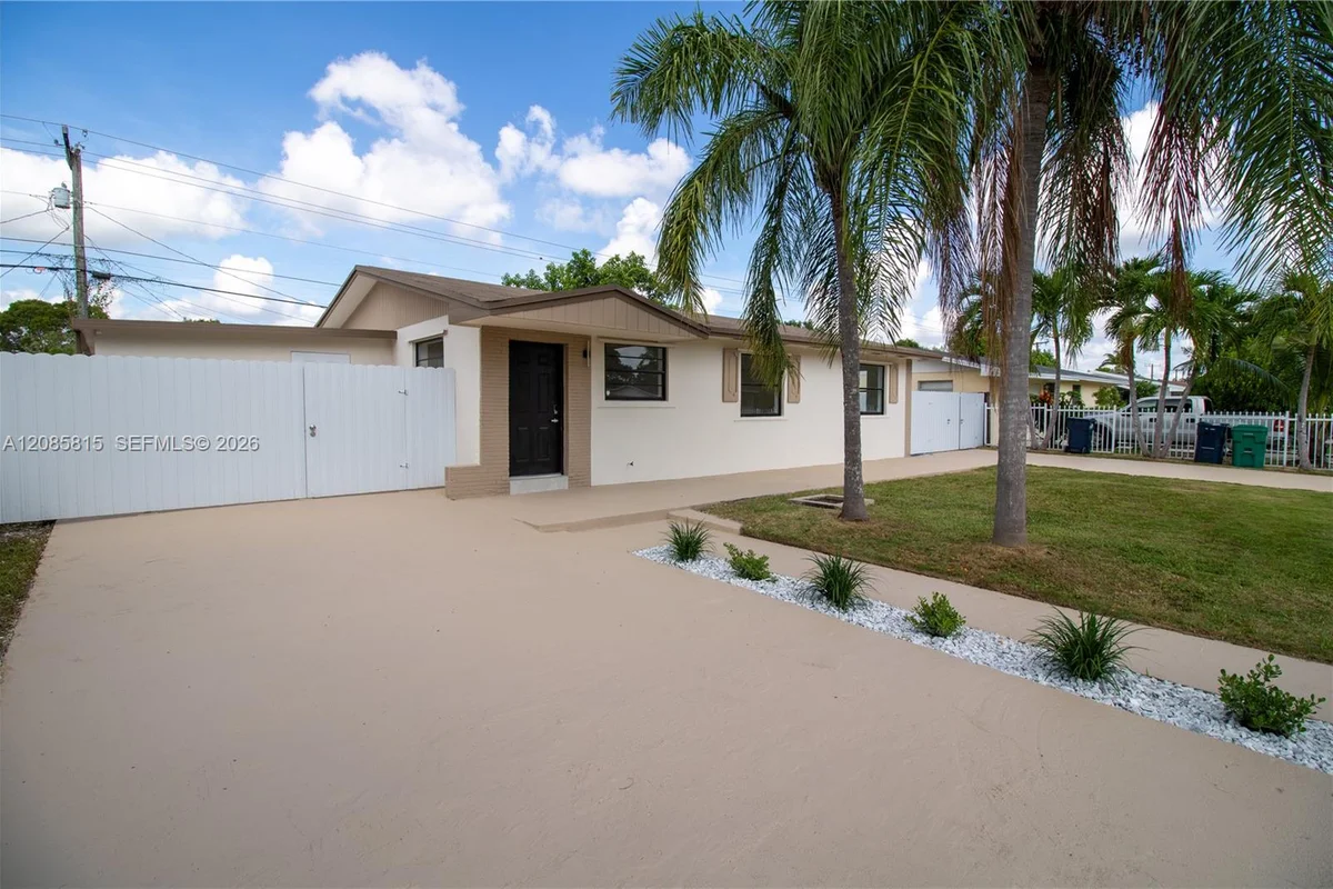 19720 SW 116th Ave, Miami: photo 1 of 39