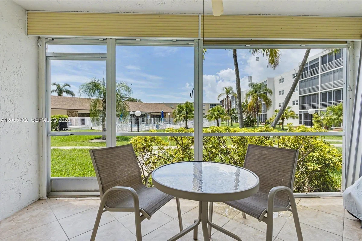 414 SE 10th St #103, Dania Beach: photo 1 of 31