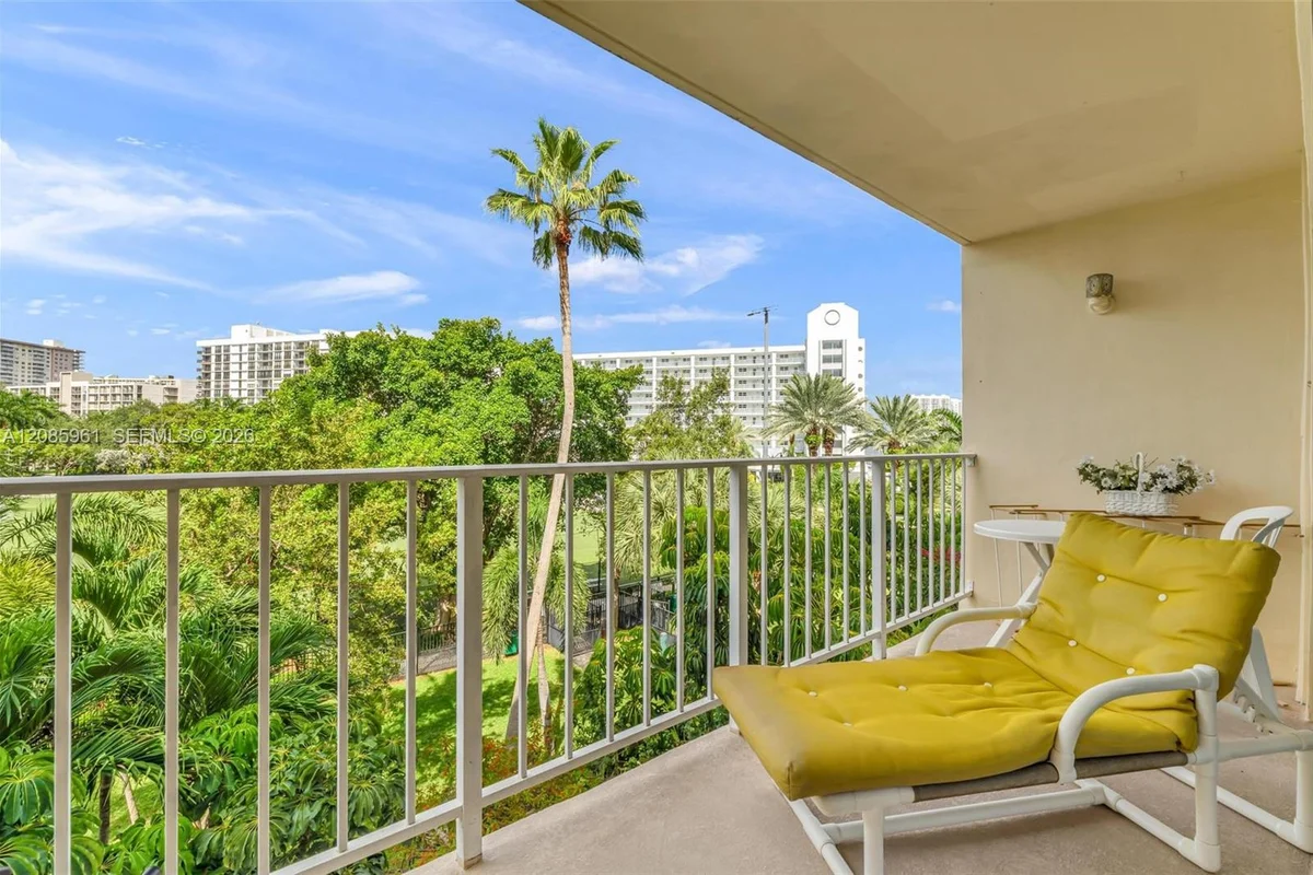 200 178th Dr #409, Sunny Isles Beach: photo 1 of 31