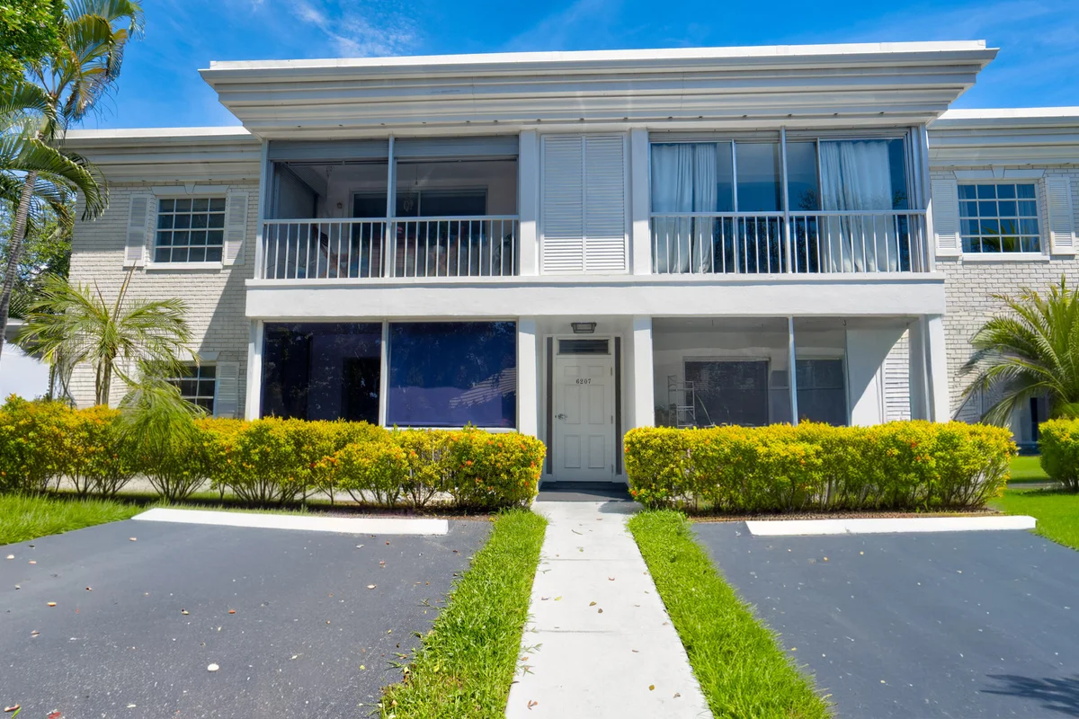 6207 Bay Club Dr #1, Fort Lauderdale: photo 1 of 40