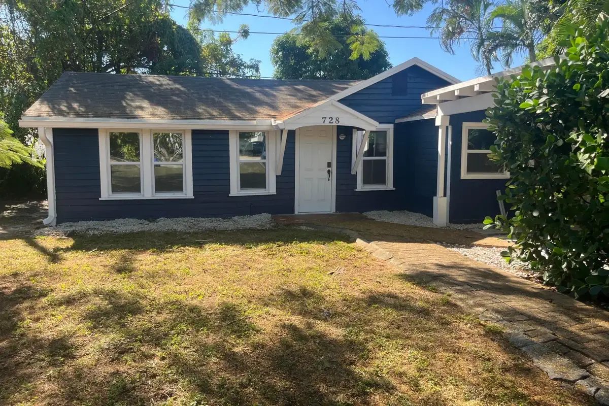 728 Talladega St, West Palm Beach: photo 1 of 12