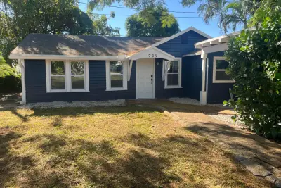 728 Talladega St, West Palm Beach: photo 1 of 12