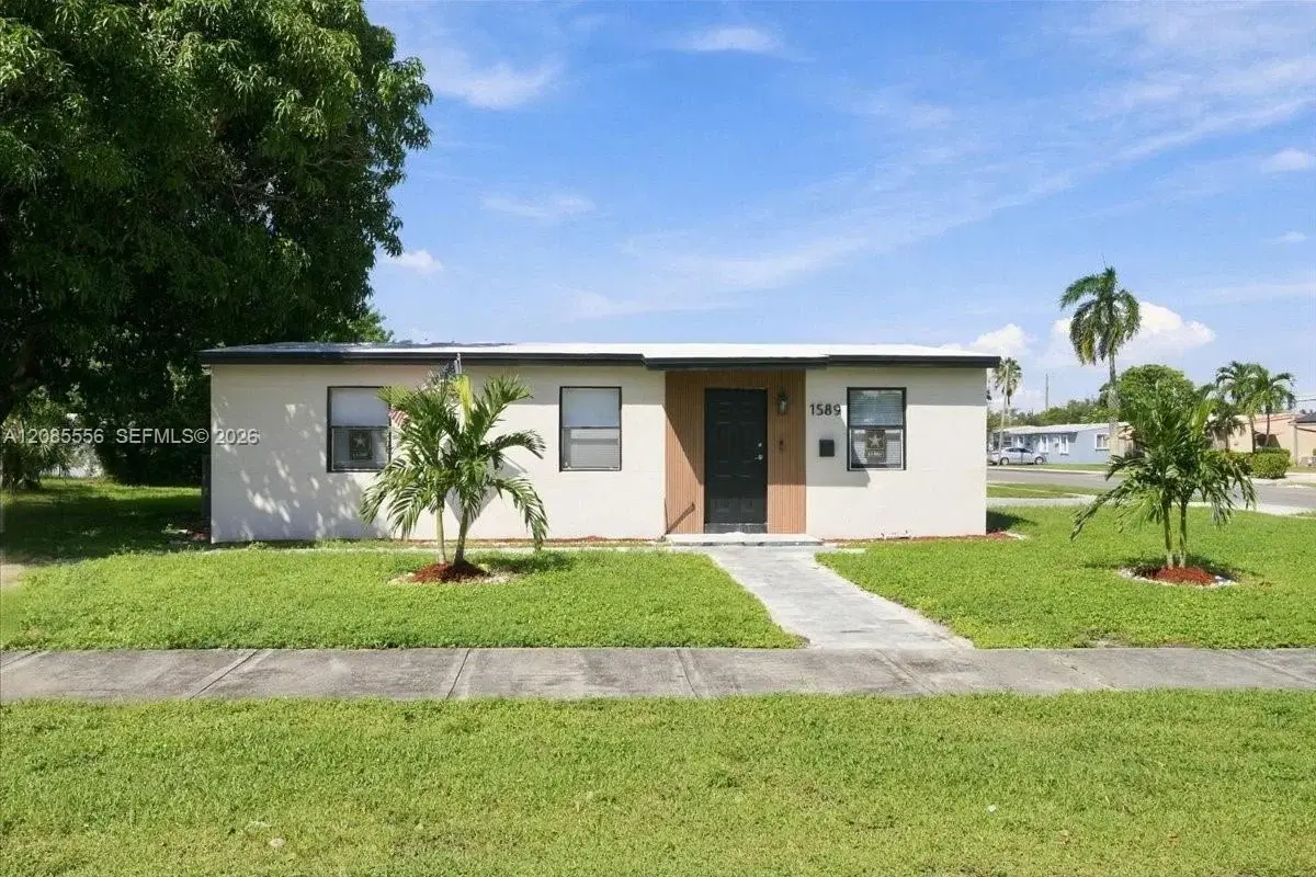 1589 NW 4th Ave, Pompano Beach: photo 1 of 51