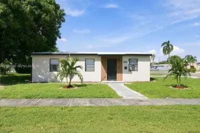 1589 NW 4th Ave, Pompano Beach: photo 1 of 51