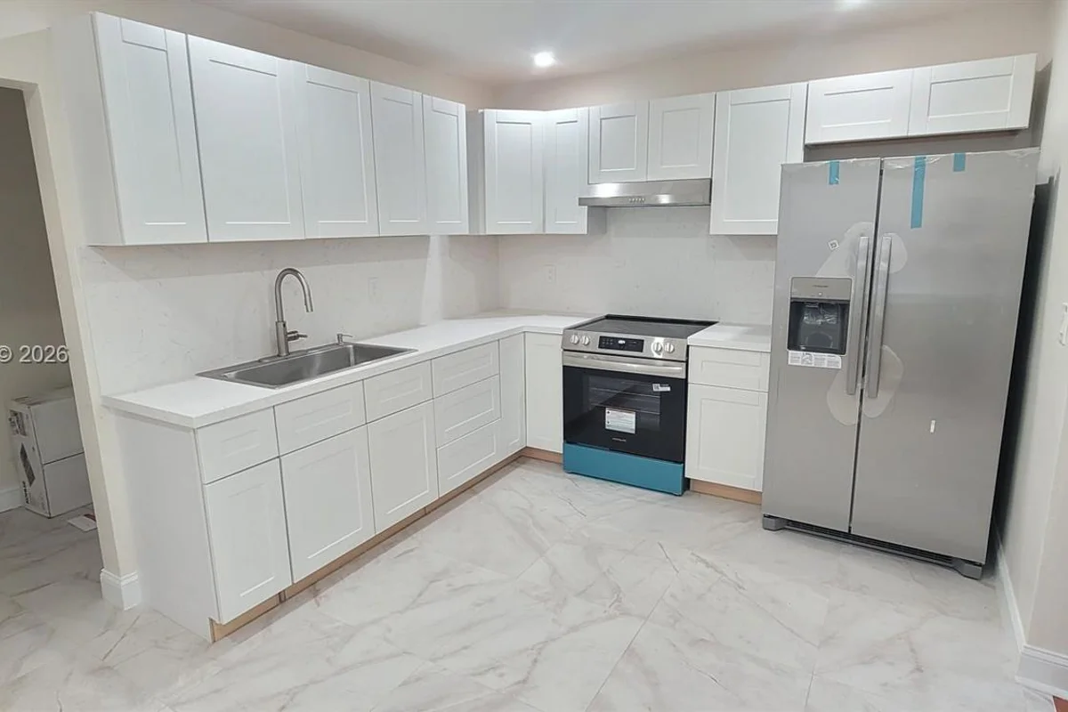 19325 NW 23rd Ave, Miami Gardens: photo 1 of 10