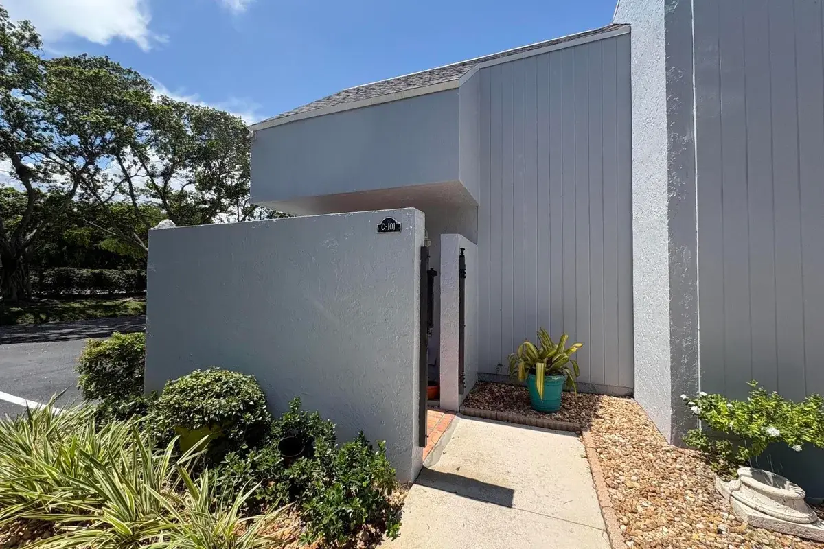 25 Deer Creek Rd #C101, Deerfield Beach: photo 1 of 32