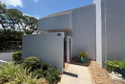 25 Deer Creek Rd #C101, Deerfield Beach: photo 1 of 32