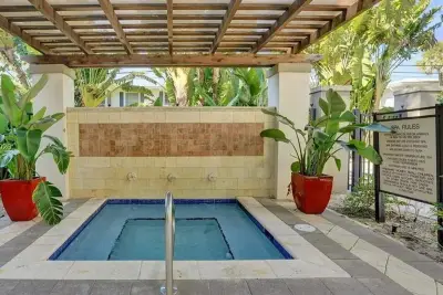 2421 NE 65th St #608, Fort Lauderdale: photo 1 of 8