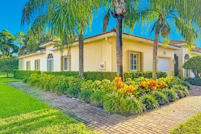 9967 Galleon Dr, West Palm Beach: photo 1 of 40