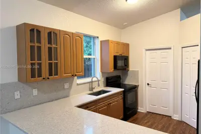 5044 SW 139th Ave, Miramar: photo 1 of 20