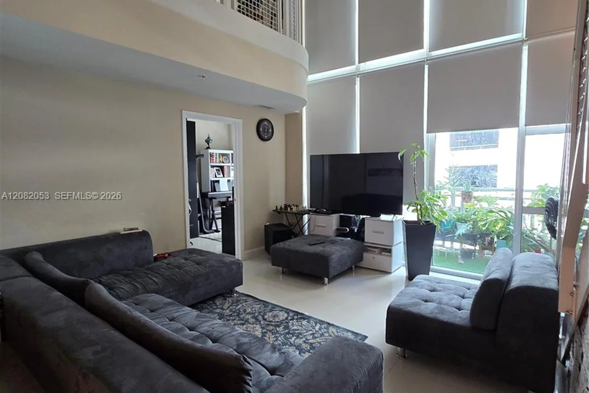 244 Biscayne Blvd #652, Miami: photo 1 of 19