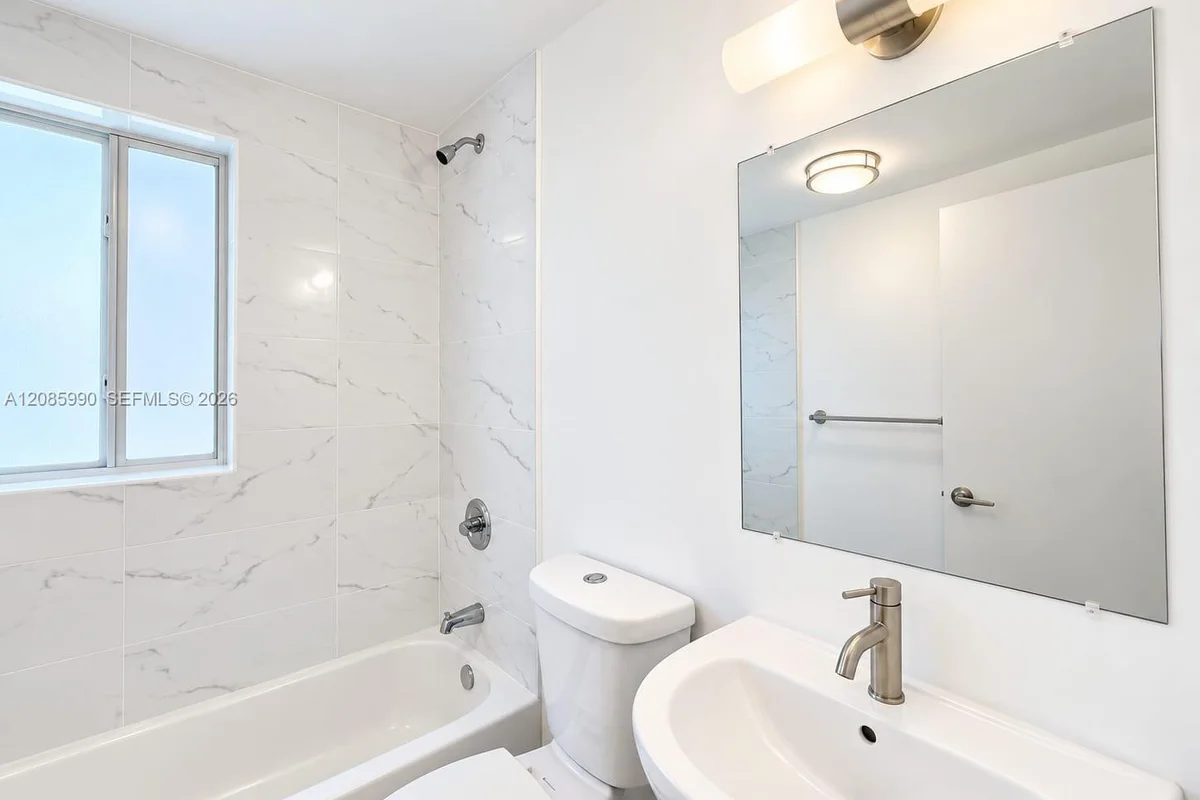 1550 NW 1st Ct #2, Miami: photo 1 of 5