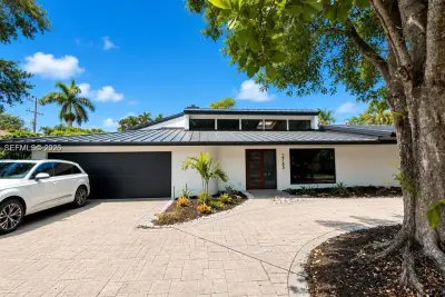 2765 NE 35th Dr, Fort Lauderdale: photo 1 of 33