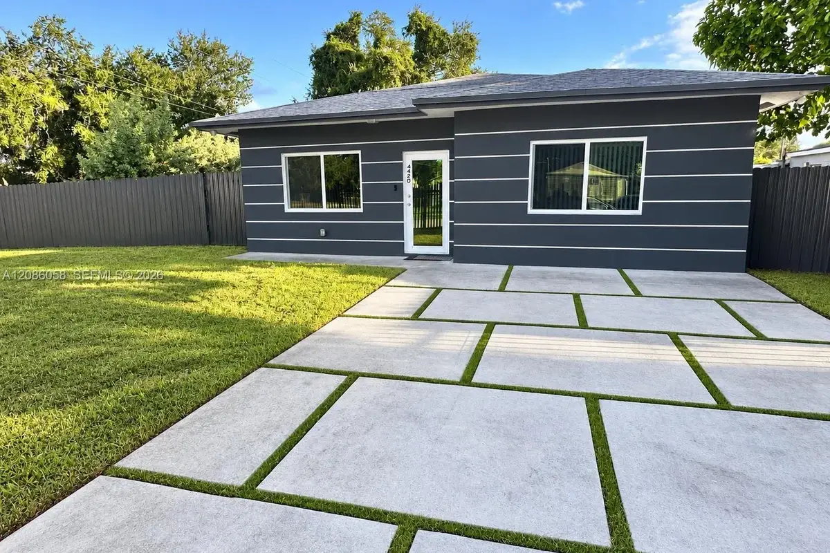 4420 NW 30th Ave, Miami: photo 1 of 7