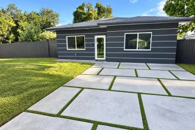 4420 NW 30th Ave, Miami: photo 1 of 7