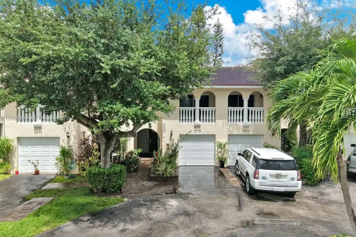 13775 SW 160th St #16, Miami: photo 1 of 72