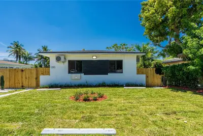 1350 NE 111th St, Miami: photo 1 of 76